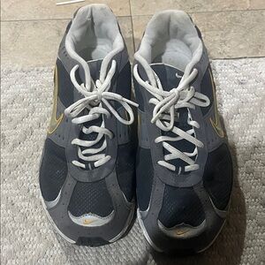 Nike Men's Black and Yellow Athletic Shoes